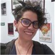 Profesora de inglés con habilidades pedagógicas para todas las edades.