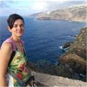 Profesora de educación  general básica más  de diez años  dando apoyo escolar a primaria