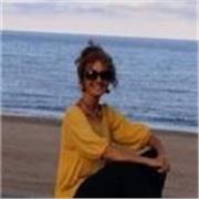 Profesora licenciada con mucha experiencia y activa como profesora de inglés da clases de conversación para extranjeros