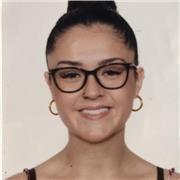 Profesora de inglés, de matemáticas y de ciencias sociales apta para dar clases a niños de primaria y adolescentes de la ESO