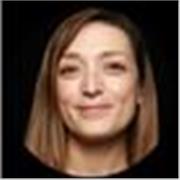 Laureata in Lingue e letterature, con esperienza decennale con la lingua inglese 