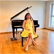 Professora de piano, classes particulars per a nens, adolescents i adults