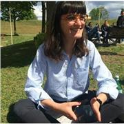 Laureata in lingue, francese e inglese livello c1, tedesco e portoghese B1. Propongo lezioni di lingue, di traduzione e pronuncia soprattutto. Ho già preparato alunni per esami di maturità e per esami universitari con ottimi risultati