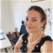 Ich bin in Istanbul geboren und habe meine Ausbildung als Lehrerin abgeschlossen.
Wenn du mit mir spielerisch und mit Spaß Türkisc