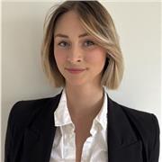 ! Je suis Clara, professeur bilingue de français et d’anglais. Avec une parfaite maîtrise des deux langues