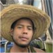 Amigable. A jovenes que estén deseosos de atreverse a hablar más en inglés.