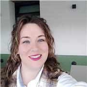 Soy graduada en biología. Doy clase de biología, también puedo dar clases de química, física y matemáticas.
