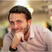 Pianista professionista (formazione Conservatorio Milano e Parigi) classica e non solo, offre lezioni su misura a tutti i livelli