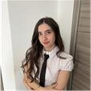 Laureata in Filosofia, offre ripetizioni e aiuto compiti prevalentemente in materie umanistiche.