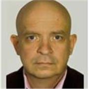 Un profesor universitario con larga trayectoria en ciencias y 20 años de experiencia en talleres puede ayudar con temas técnicos.