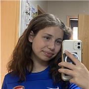 Hi! Mein Name ist Clara. Ich komme aus Deutschland. Bin 14 Jahre alt und möchte euch gerne die Basics von englisch beibringen