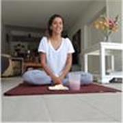 Profesora de Reiki, Registros Akáshicos y Yoga hace 3 años de experiencia.