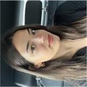 Creativa, paciente y cariñosa, disfruto enseñando a los niños y niñas, pero siempre jugando. 