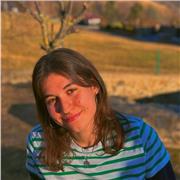 Profesora de inglés de distintas edades con motivación