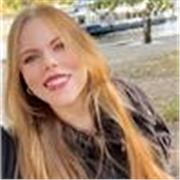 Profesora titulada en Economía y con máster en Finanzas imparte clases online para cursos y grados.