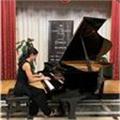 Doy clases particulares de música y piano en castellon. actualmente estoy cursando el 1r curso del superior de musica y magisterio primaria. el precio es de 16€ la hora y doy clases a domicilio
