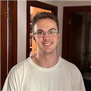 Profesor, titulado como técnico de laboratorio clínico y actualmente estudiante de química. Clases desde la eso hasta bachillerato