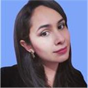 Tengo un grado en medicina , con tres años de experiencia en el sector