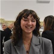 Laureata in Scienze Politiche offre lezioni personalizzate a Milano e online per studenti universitari e appassionati di politica
