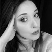 Monitora de refuerzo escolar de infantil y primaria, de 3 a 8 años.