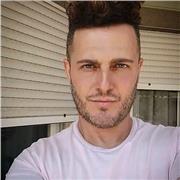 Me llamo Angel,soy cantante profesional y profesor de canto y técnica vocal