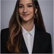 Graduada en Derecho por el grupo ARA, en ingles. Actual opositora judicatura