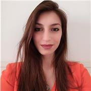 Insegnante di inglese impartisce lezioni in presenza e online