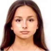 Graduada de la Escuela Europea de Alicante con Certificación Cambridge C1