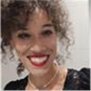 Profesora de inglés nativa con más de 15 años de experiencia que ofrece clases de conversación a adultos en Bilbao y online.