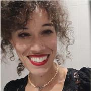 Profesora de inglés nativa con más de 15 años de experiencia que ofrece clases de conversación a adultos en Bilbao y online.