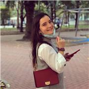 Me gusta mucho el inglés y estoy estudiando el grado en maestro de educación primaria, y me apasionan los niños. Me gustaría dar clase a niños de Educación Primaria