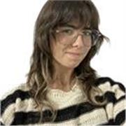 Chica joven con un buen nivel de inglés demostrable (C1) que imparte clases en Pamplona o por videollamada.