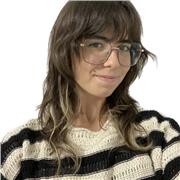 Chica joven con un buen nivel de inglés demostrable (C1) que imparte clases en Pamplona o por videollamada.