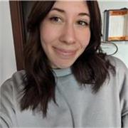 Studentessa universitaria impartisce ripetizioni e aiuto compiuti a bambini/e delle elementari e ragazzi/e delle medie