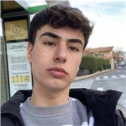 Jóven con facilidad en el sector de la enseñanza apto para dar clases a niños de primaria