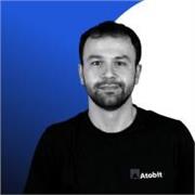 Ciao! Sono Emanuele e sono laureato in Scienze Informatiche, sono pronto ad aiutarti nel tuo percorso di studi