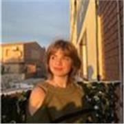 Estudiante universitaria i profesora particular destacada en Lenguas, Artes y Matemáticas básicas. 