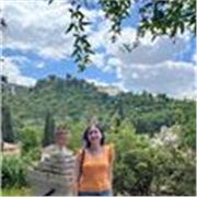 Soy estudiante y he visitado varios países, una experiencia que me ha permitido mejorar mi inglés y habilidades de comunicación 