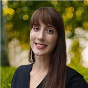 Friendly American girl who can help you improve your English
