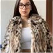 Soy Alexandra, una profesora de refuerzo de inglés comprometida en ayudarte a alcanzar tus metas lingüísticas de forma eficaz. 