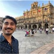 Me defino como una persona apasionada por la enseñanza, con una sólida formación e