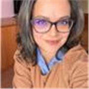Enérgica, organizada y con ganas de enseñar a un grupo de alumnos