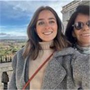 Professora de inglés para niños en Madrid, con clases dinámicas, divertidas y adaptadas a cada nivel.