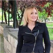 Dottoressa magistrale in giurisprudenza impartisce lezioni di diritto