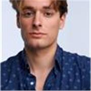 Profesor con experiencia en inglés, piano y deportes, enérgico y ambicioso