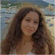 Estudiante universitaria imparte clases de inglés a alumnos desde primaria hasta bachillerato