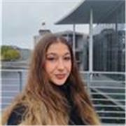 Profesora de Ciencias Sociales, especializada en Historia, Historia del Arte y Geografía. Ofrezco clases a alumno