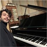 insegnante di pianoforte internazionale, con oltre 20 anni di esperienza nella musica classica e nell’insegnamento
