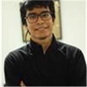 Profesor de inglés imparte clases a estudiantes de secundaria, preparatoria y universidad