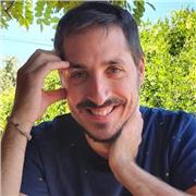 Doctor en Historia. Imparto clases a alumnos de nivel medio, terciario y universitario. Ayudo a preparar tesis y trabajos finales